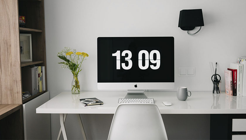 Trabalhador remoto sofre com a perda dos marcadores do tempo